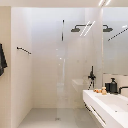 아파트 Alvor - 2 Bedrooms And Terrace In Santo Antonio 리스본