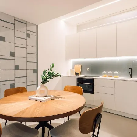 Alvor - 2 Bedrooms And Terrace In Santo Antonio * Lisbon